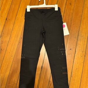 Yogalicious Black Laser-Cut Leggings 🏋🏻‍♀️ Squat-proof
2 available!